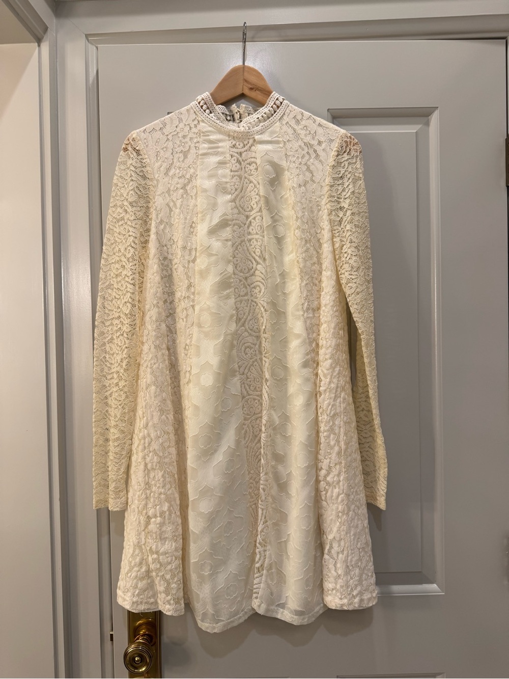Elegant Cream Lace Long-Sleeve Mini Dress